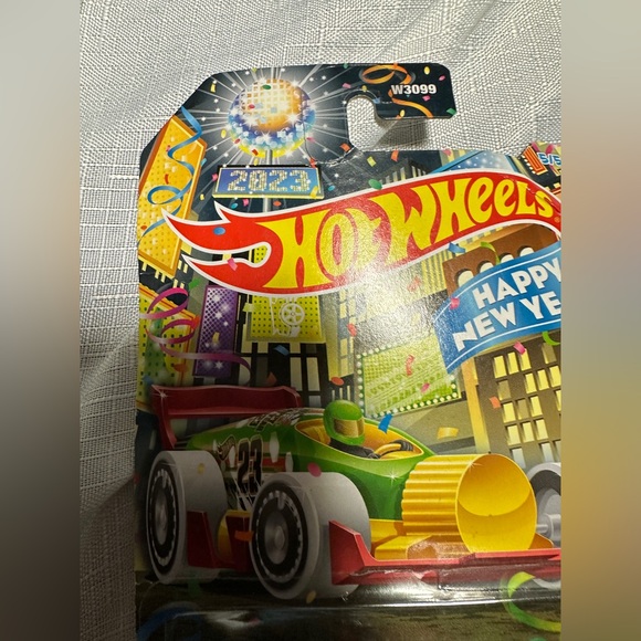Toy HotWheels Carbonator Happy New Year 2023 Collection age 3+ - Picture 5 of 11